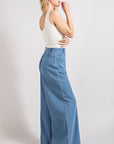 Wide Leg Jeans with Front Pockets